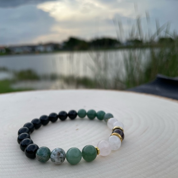 Green Moss Agate Onyx Rose quartz Garnet stretch beaded bracelet. 8 mm stones - Picture 4 of 5